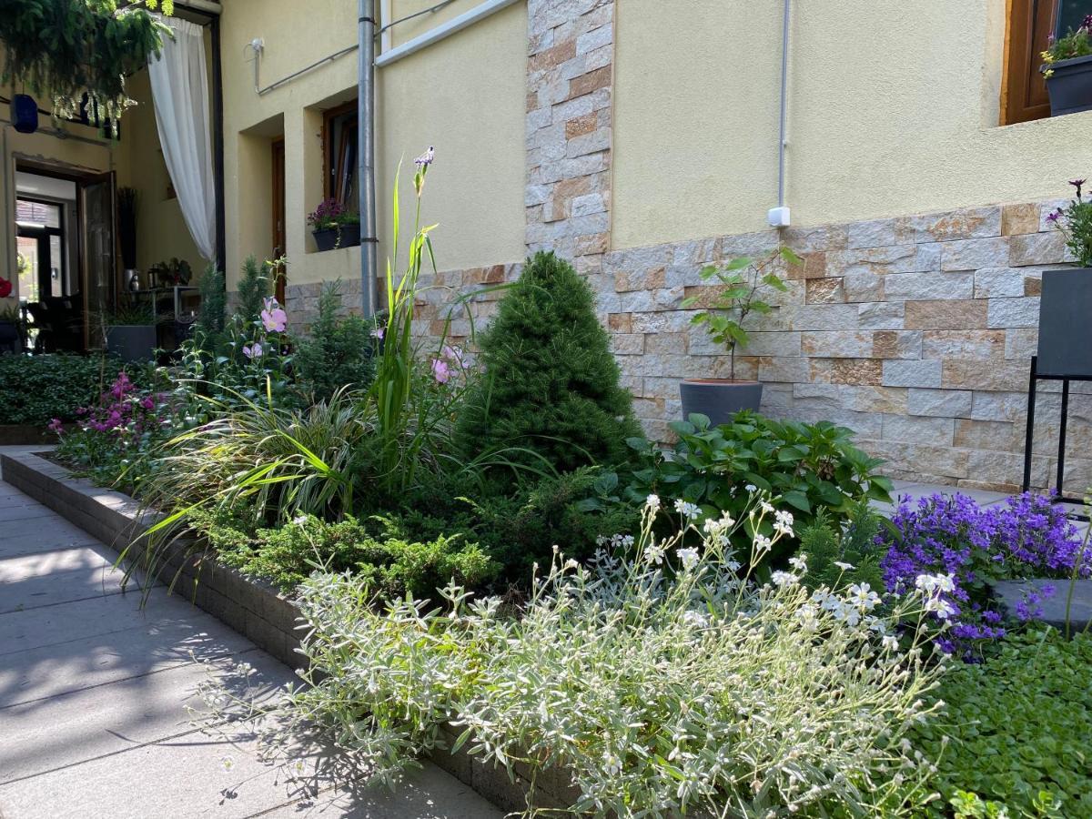 Margareta Garden Boutique Rooms Егер Екстериор снимка